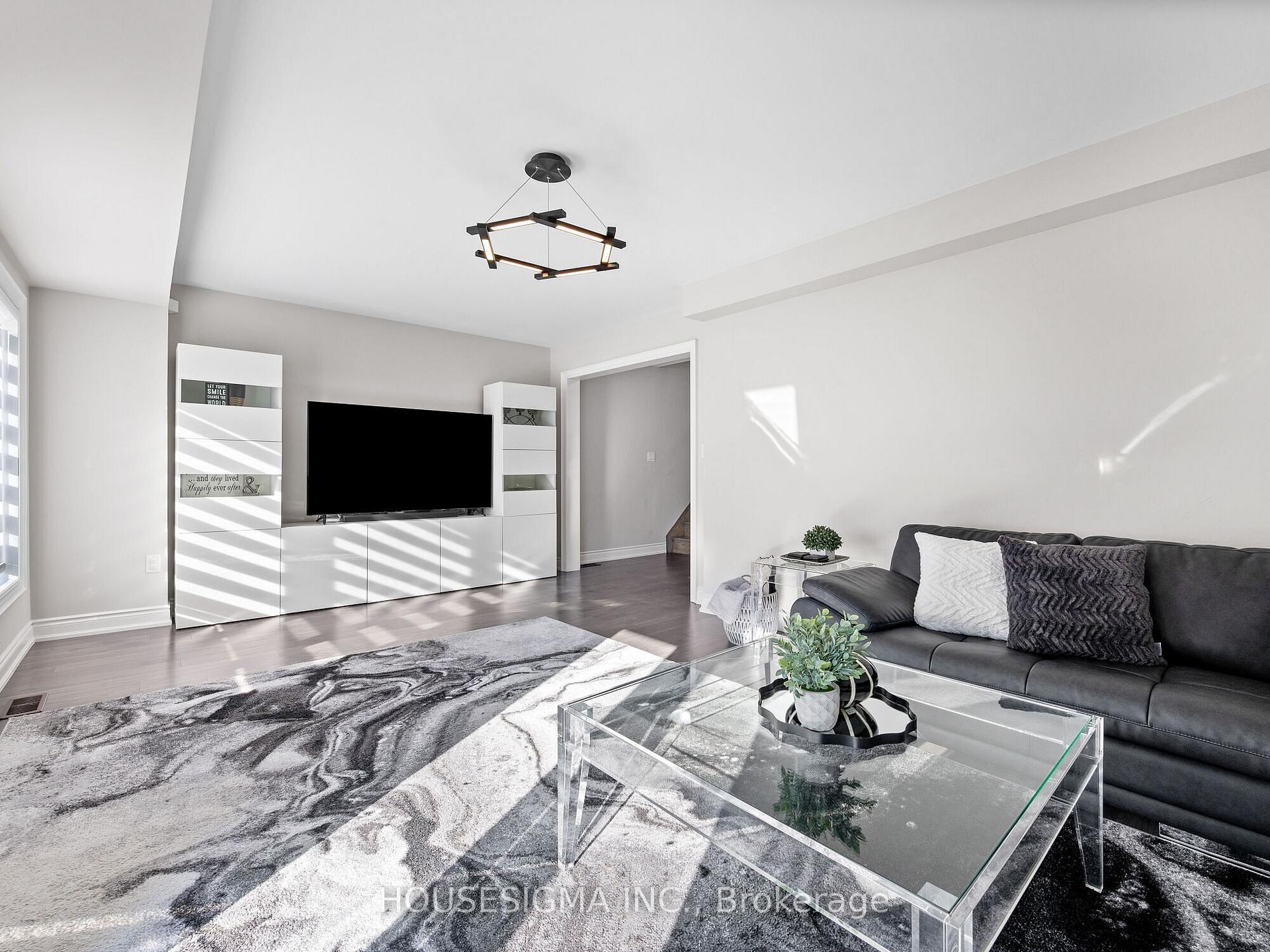 Photo 8 of 33 Vaudeville Drive, Etobicoke, Alderwood — HOMEH
