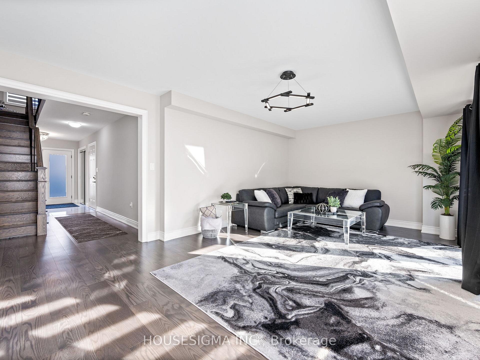 Photo 9 of 33 Vaudeville Drive, Etobicoke, Alderwood — HOMEH