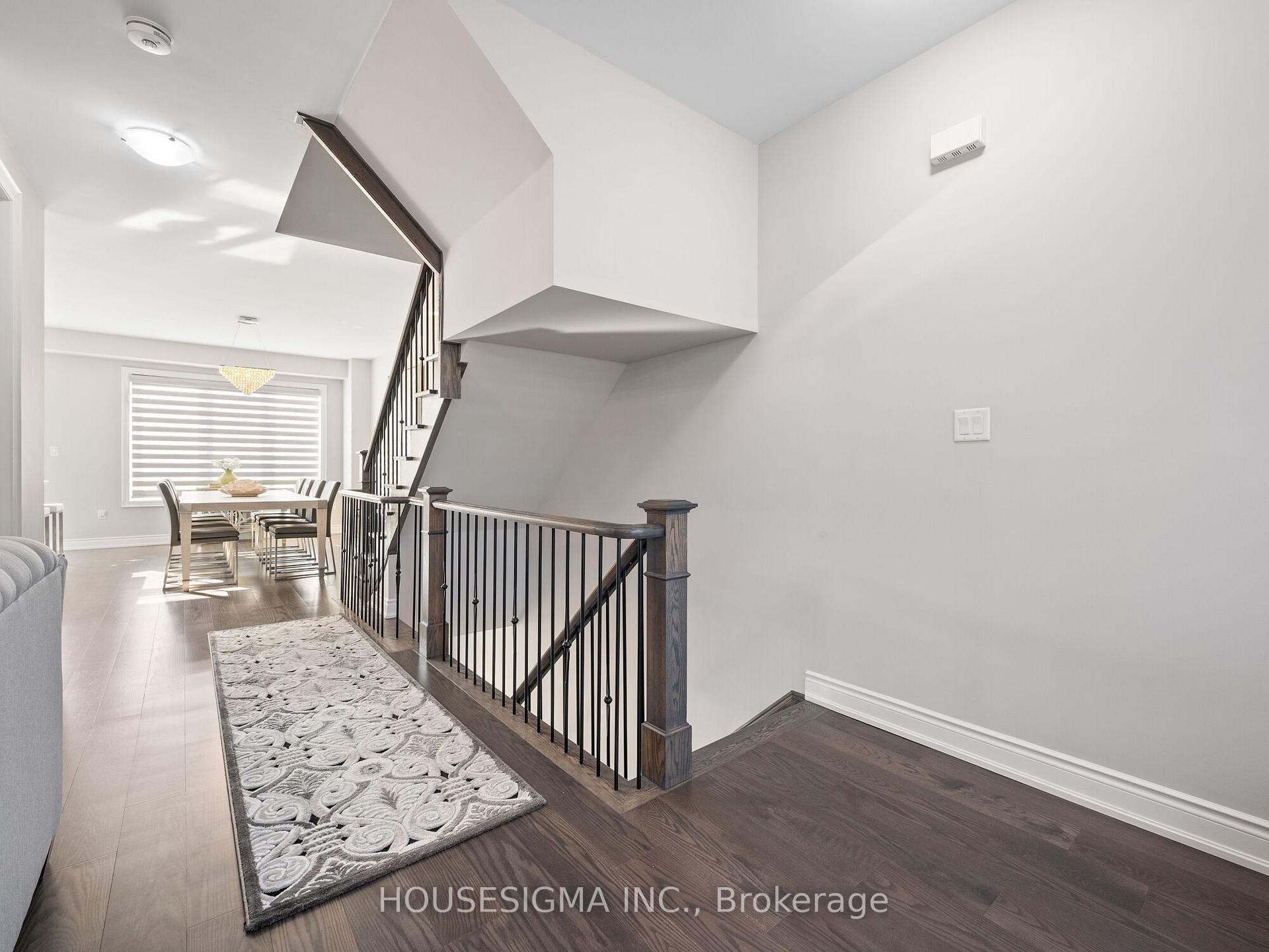 Photo 10 of 33 Vaudeville Drive, Etobicoke, Alderwood — HOMEH