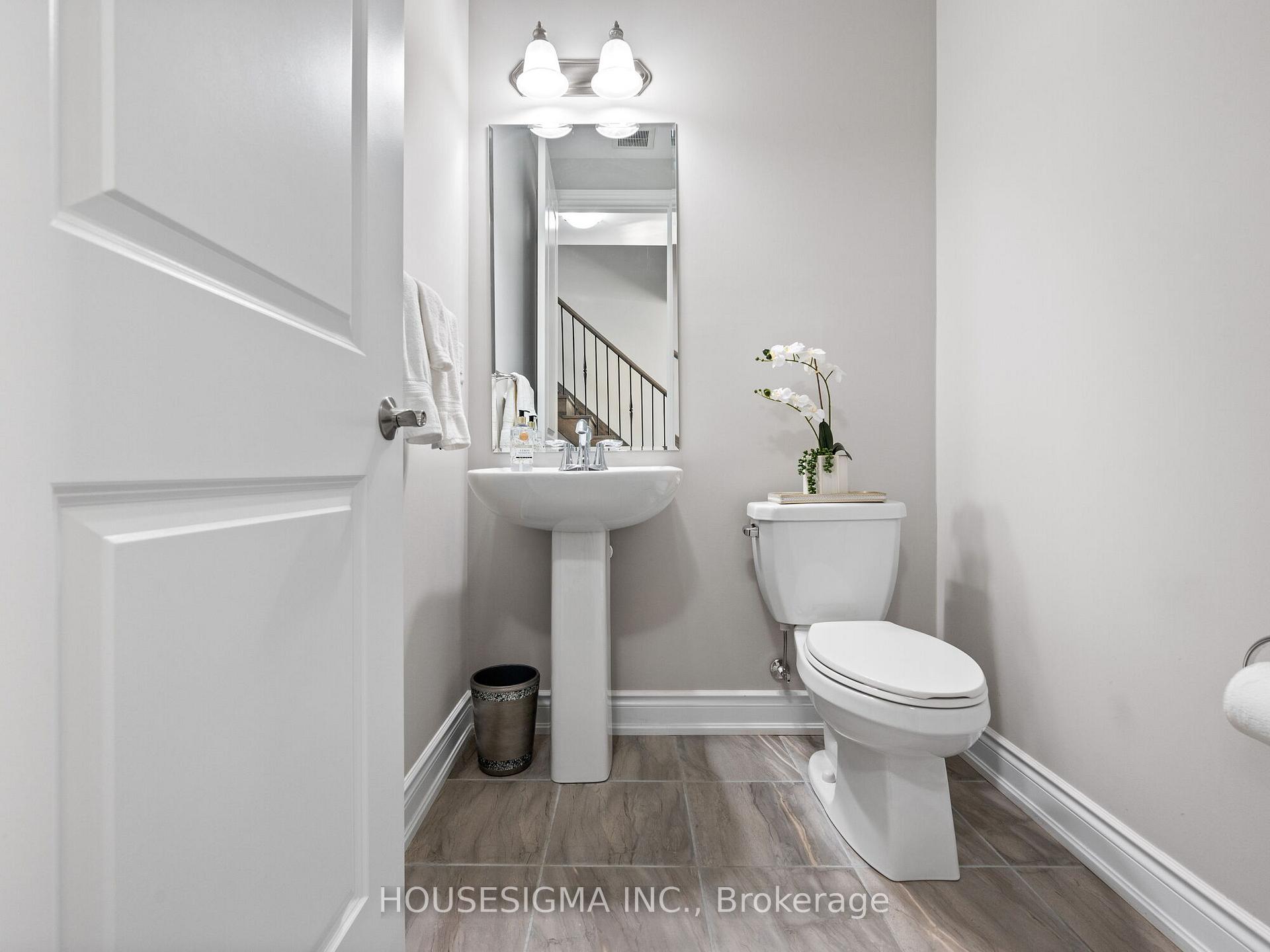 Photo 13 of 33 Vaudeville Drive, Etobicoke, Alderwood — HOMEH