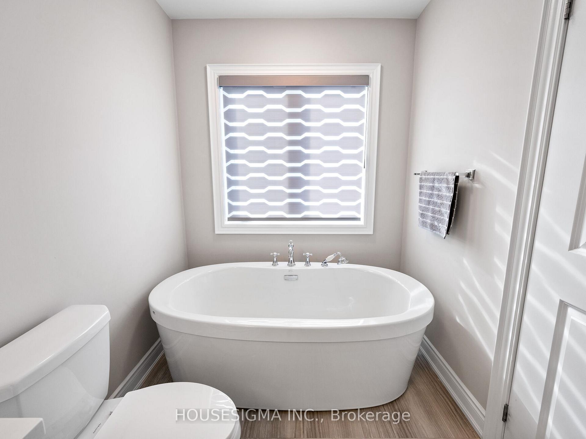 Photo 30 of 33 Vaudeville Drive, Etobicoke, Alderwood — HOMEH