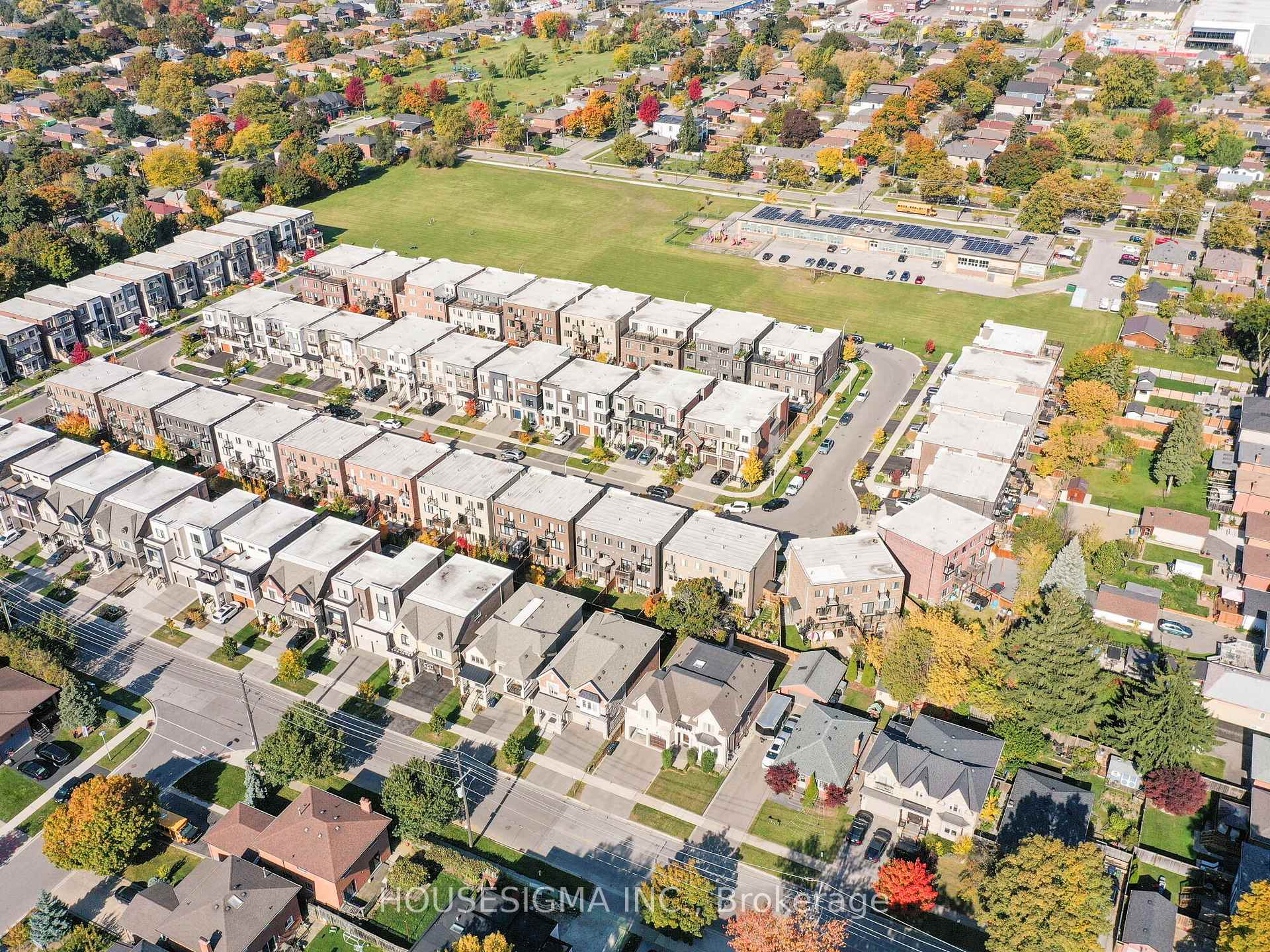 Photo 37 of 33 Vaudeville Drive, Etobicoke, Alderwood — HOMEH