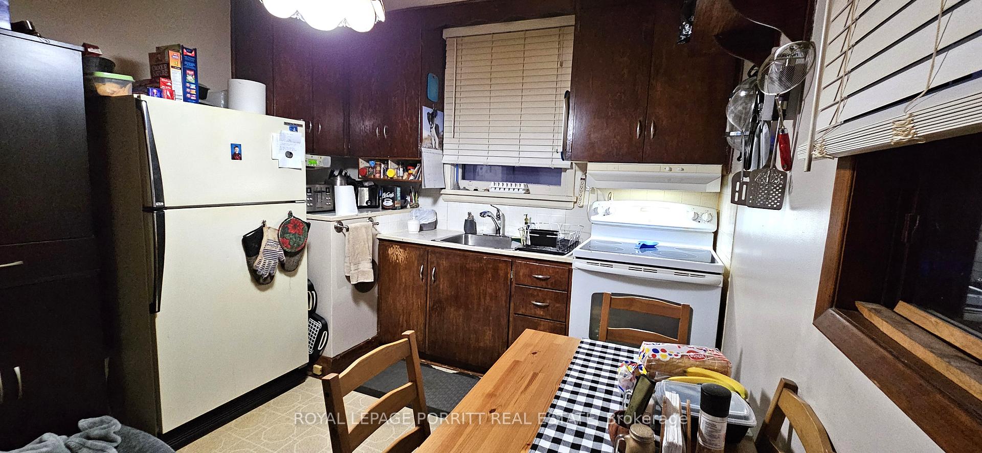 Photo 10 of 86 Laburnham Avenue, Etobicoke, Long Branch — HOMEH