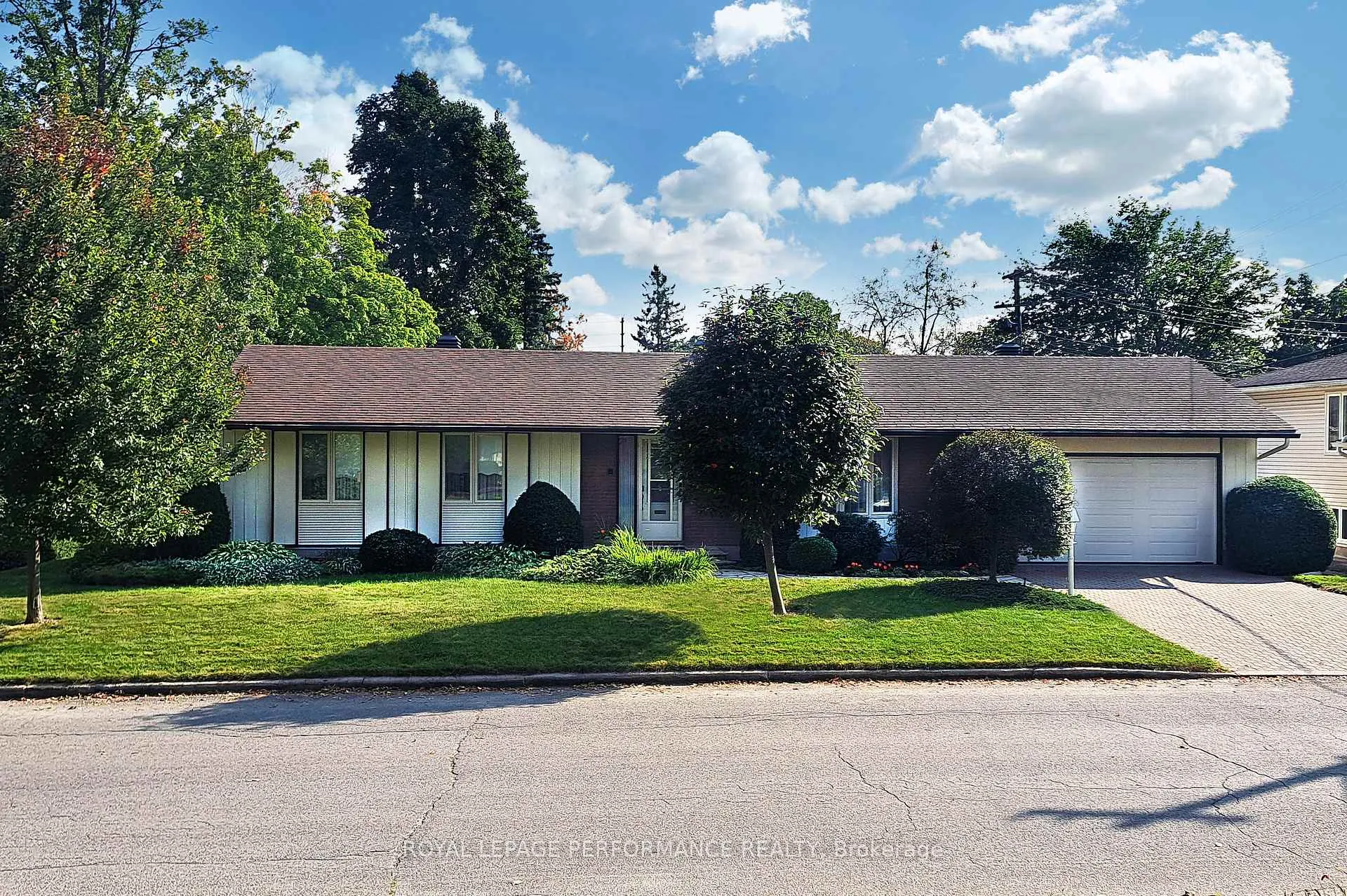 Photo 16 of 1104 Wiseman Crescent, Ottawa, Riverside Park — HOMEH