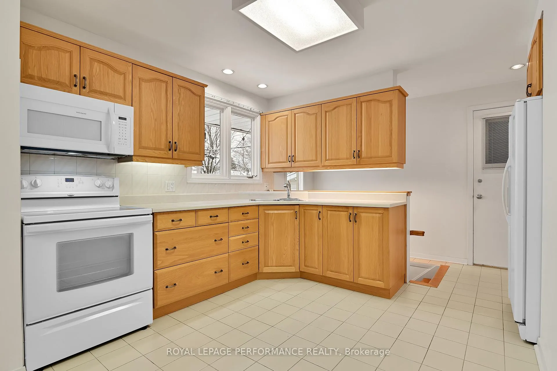 Photo 67 of 1104 Wiseman Crescent, Ottawa, Riverside Park — HOMEH
