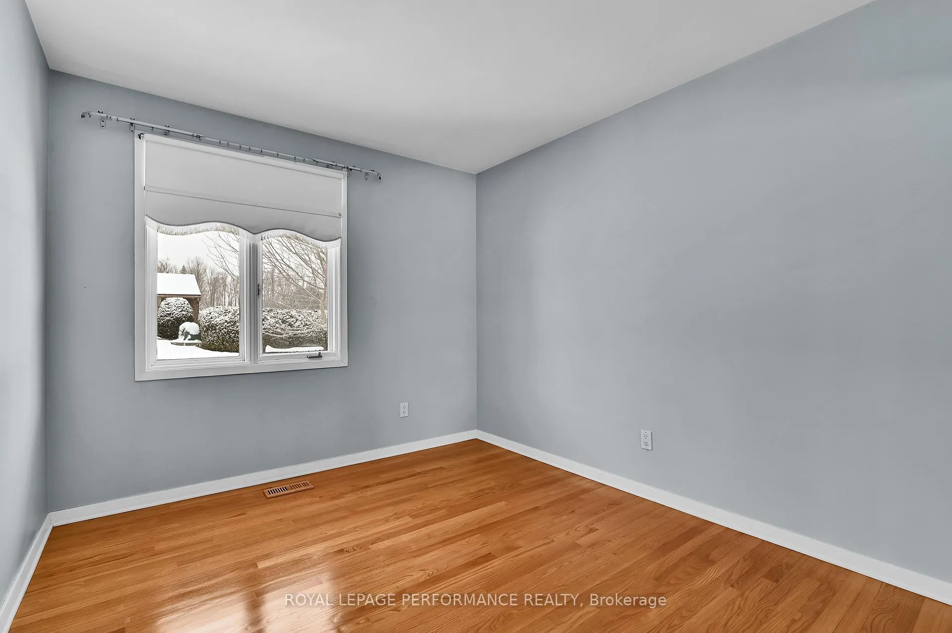 Photo 101 of 1104 Wiseman Crescent, Ottawa, Riverside Park — HOMEH