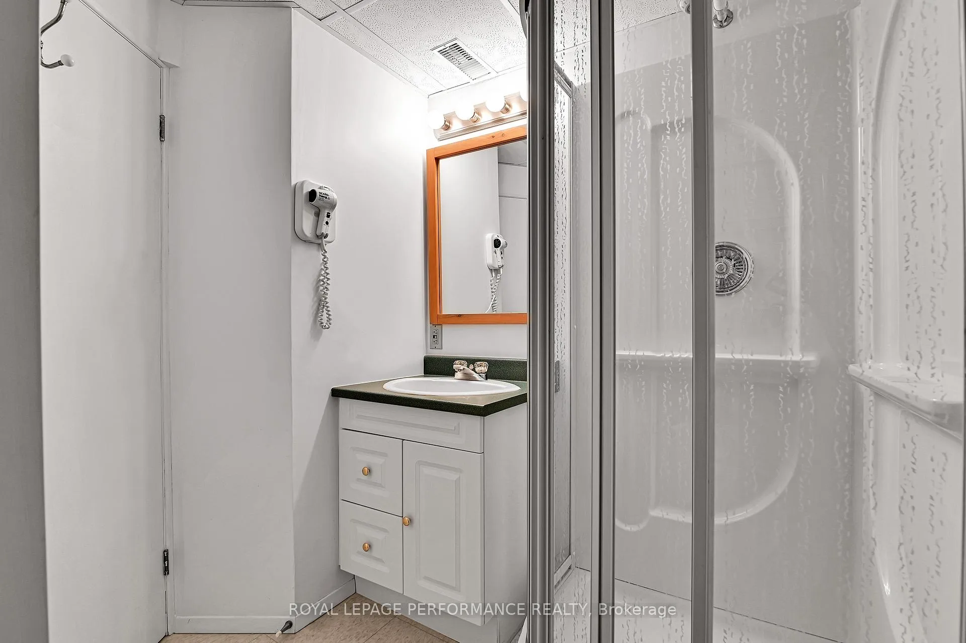Photo 177 of 1104 Wiseman Crescent, Ottawa, Riverside Park — HOMEH