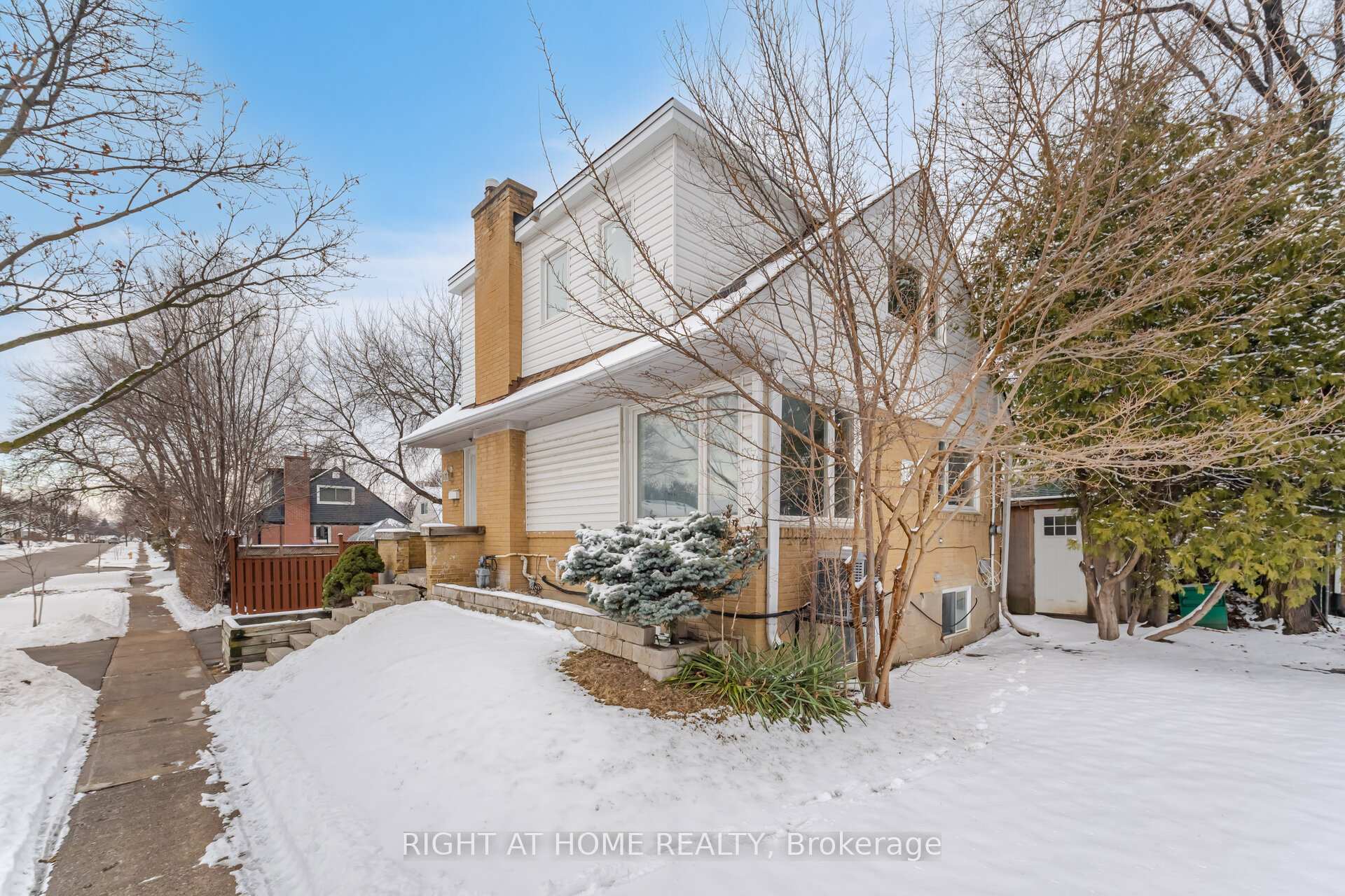 Front of 41 Tofield Crescent