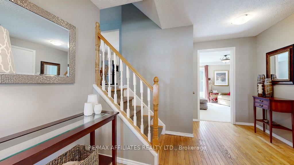 Photo 3 of 19 Wedgewood Crescent, Ottawa, Blackburn Hamlet — HOMEH