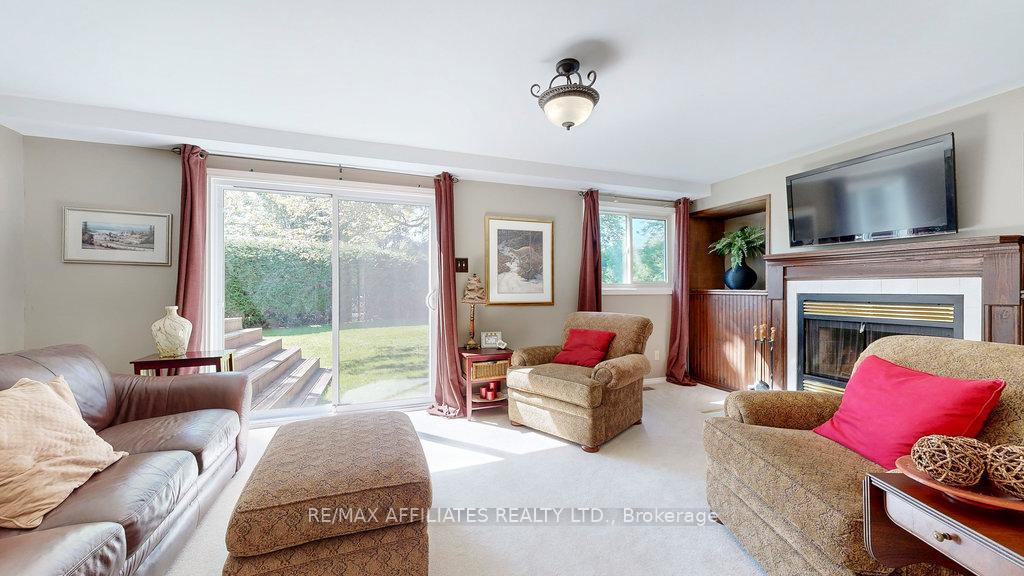 Photo 4 of 19 Wedgewood Crescent, Ottawa, Blackburn Hamlet — HOMEH