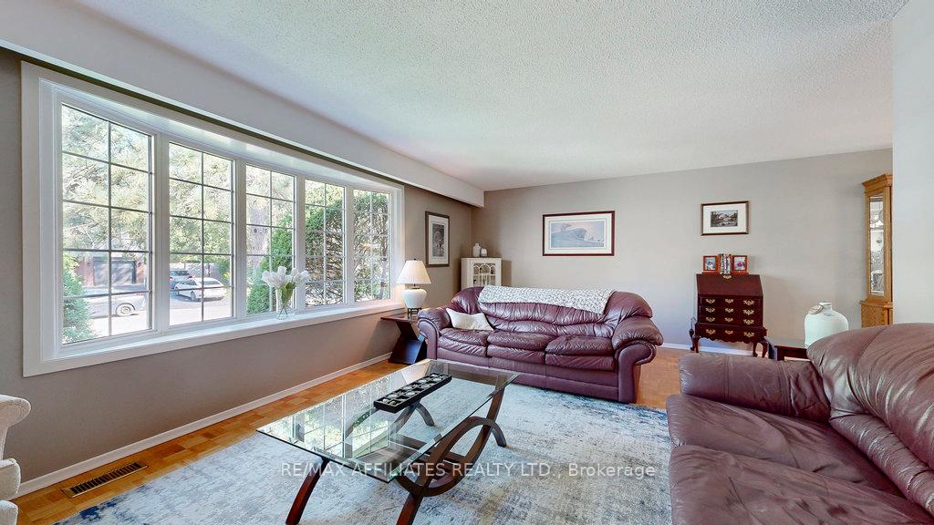 Photo 6 of 19 Wedgewood Crescent, Ottawa, Blackburn Hamlet — HOMEH