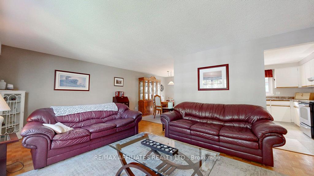 Photo 7 of 19 Wedgewood Crescent, Ottawa, Blackburn Hamlet — HOMEH