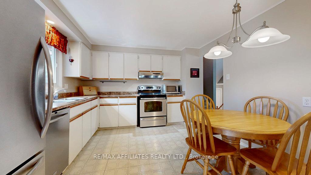 Photo 10 of 19 Wedgewood Crescent, Ottawa, Blackburn Hamlet — HOMEH