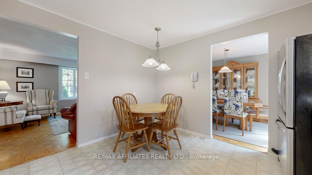 Photo 11 of 19 Wedgewood Crescent, Ottawa, Blackburn Hamlet — HOMEH