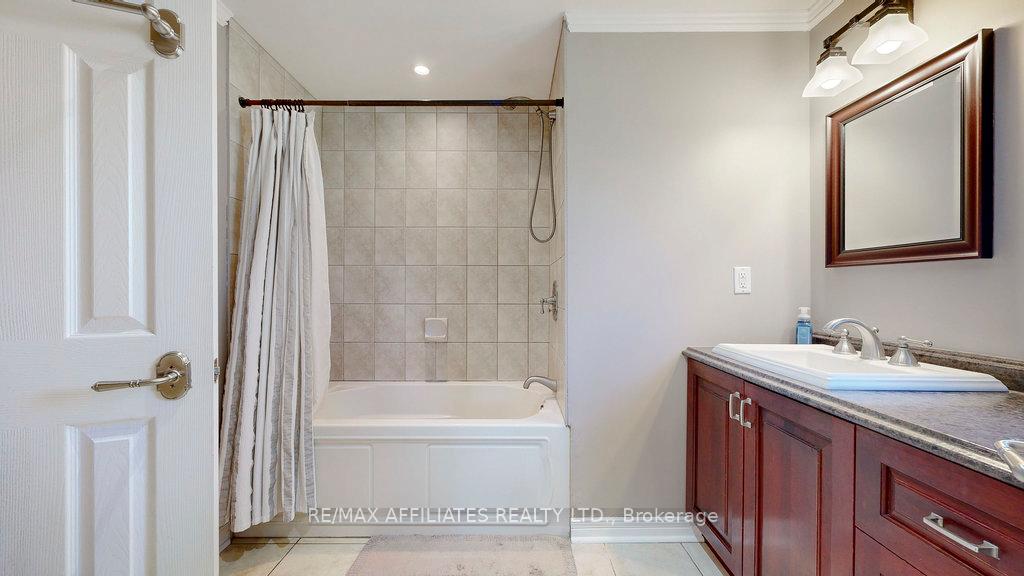 Photo 13 of 19 Wedgewood Crescent, Ottawa, Blackburn Hamlet — HOMEH