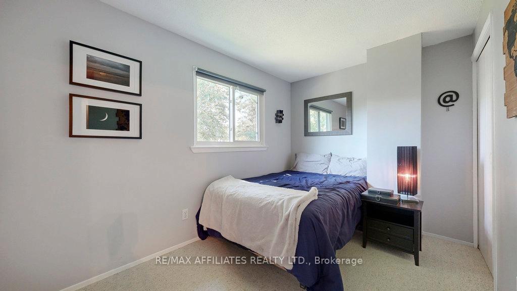 Photo 15 of 19 Wedgewood Crescent, Ottawa, Blackburn Hamlet — HOMEH