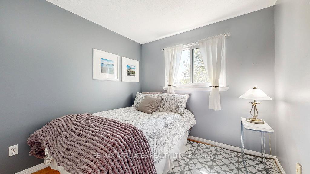 Photo 16 of 19 Wedgewood Crescent, Ottawa, Blackburn Hamlet — HOMEH