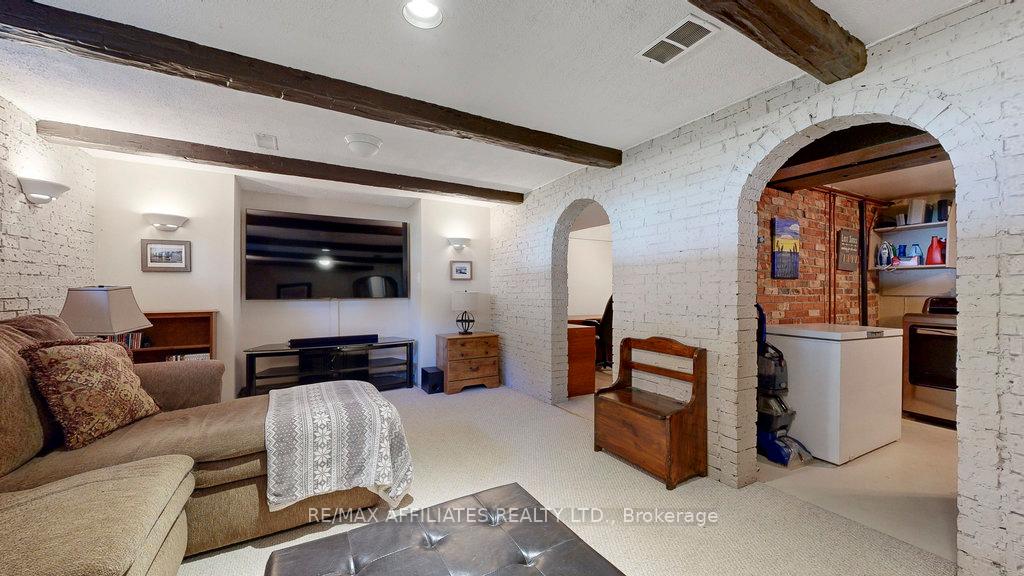 Photo 18 of 19 Wedgewood Crescent, Ottawa, Blackburn Hamlet — HOMEH