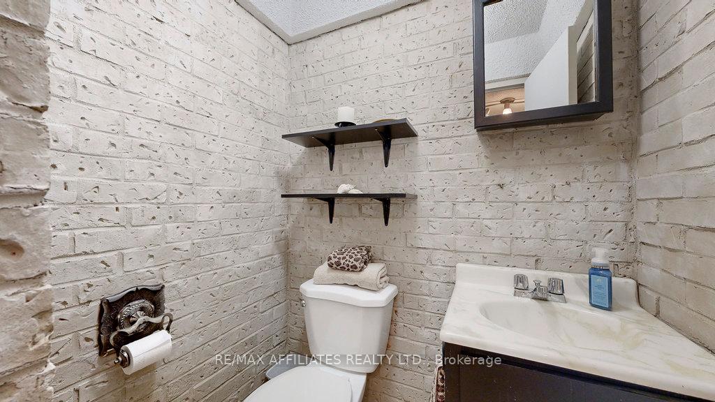Photo 21 of 19 Wedgewood Crescent, Ottawa, Blackburn Hamlet — HOMEH