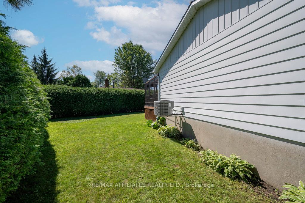 Photo 22 of 19 Wedgewood Crescent, Ottawa, Blackburn Hamlet — HOMEH