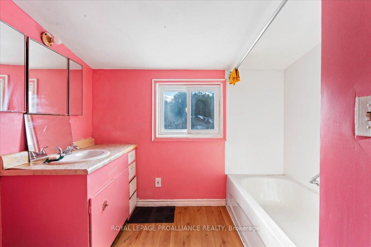 Photo 16 of 702 French Settlement Road N, Tweed, Elzevir (Twp) — HOMEH