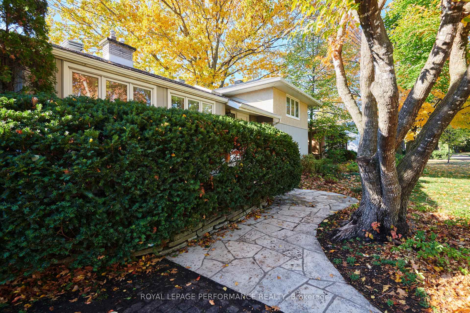 Photo 2 of 1394 Wesmar Drive, Ottawa, Alta Vista — HOMEH