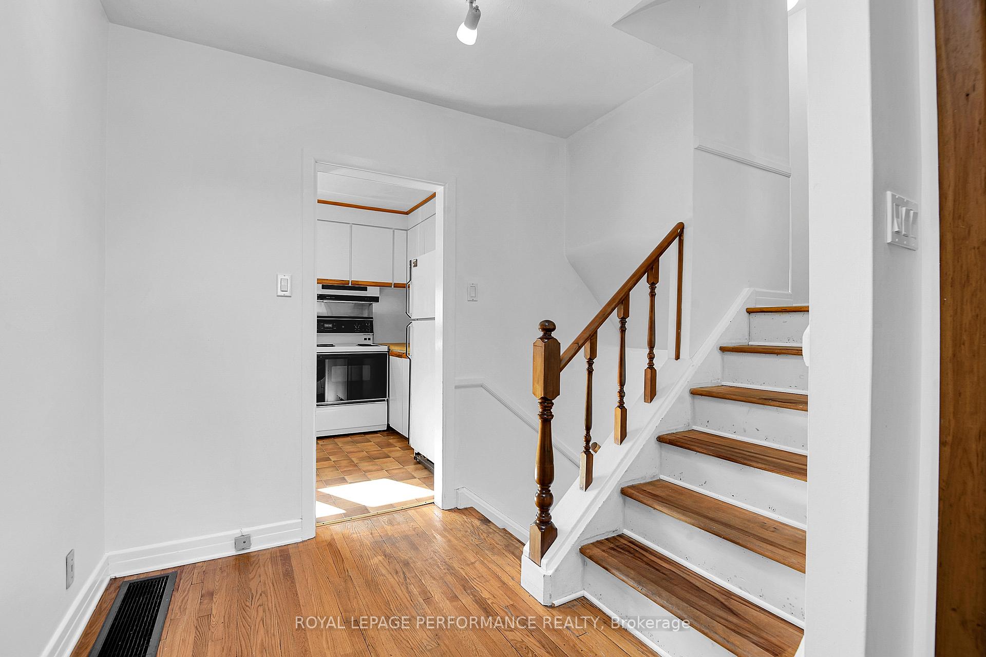 Photo 4 of 1394 Wesmar Drive, Ottawa, Alta Vista — HOMEH