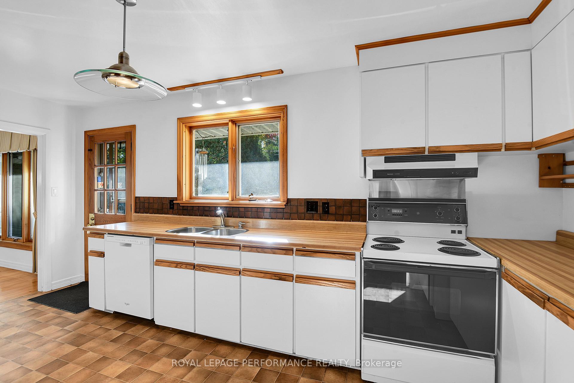 Photo 9 of 1394 Wesmar Drive, Ottawa, Alta Vista — HOMEH