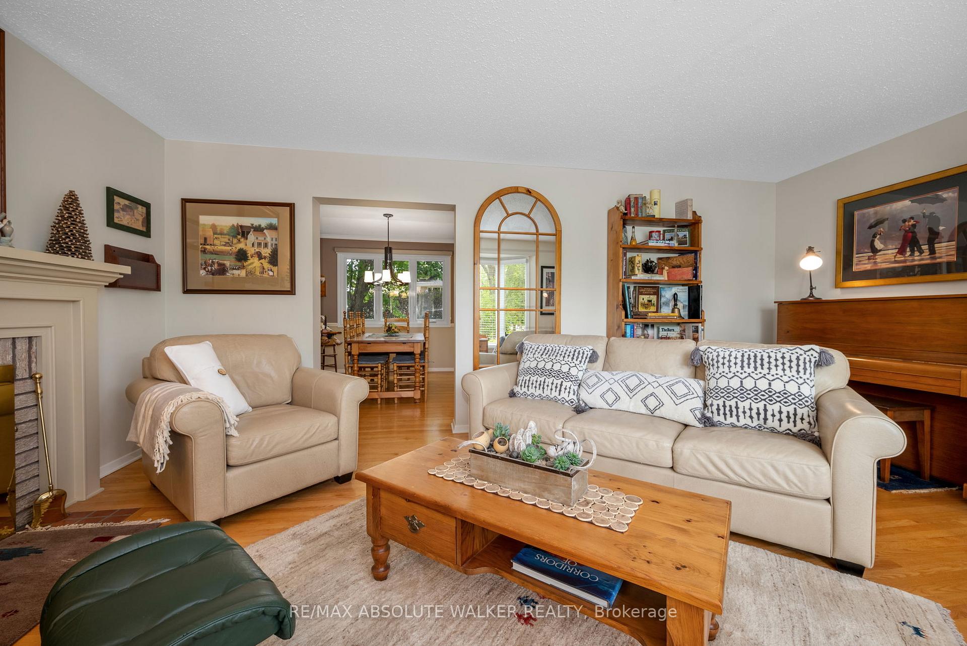 Photo 4 of 2372 Ogilvie Road, Ottawa, Beacon Hill North — HOMEH