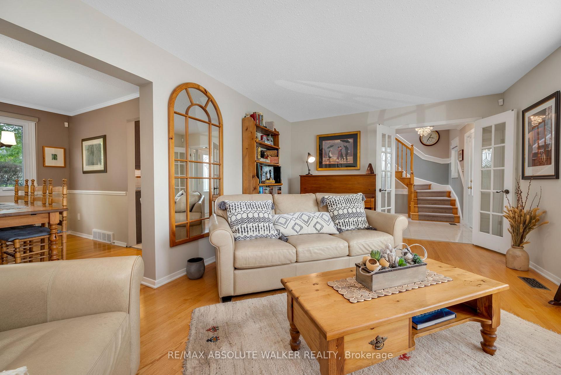 Photo 5 of 2372 Ogilvie Road, Ottawa, Beacon Hill North — HOMEH