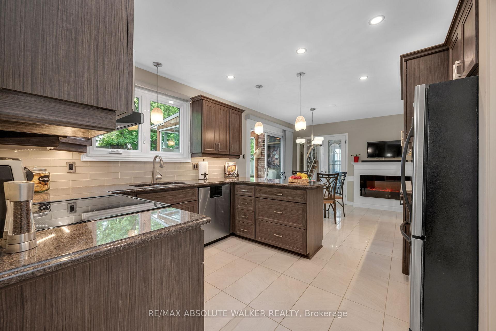 Photo 11 of 2372 Ogilvie Road, Ottawa, Beacon Hill North — HOMEH