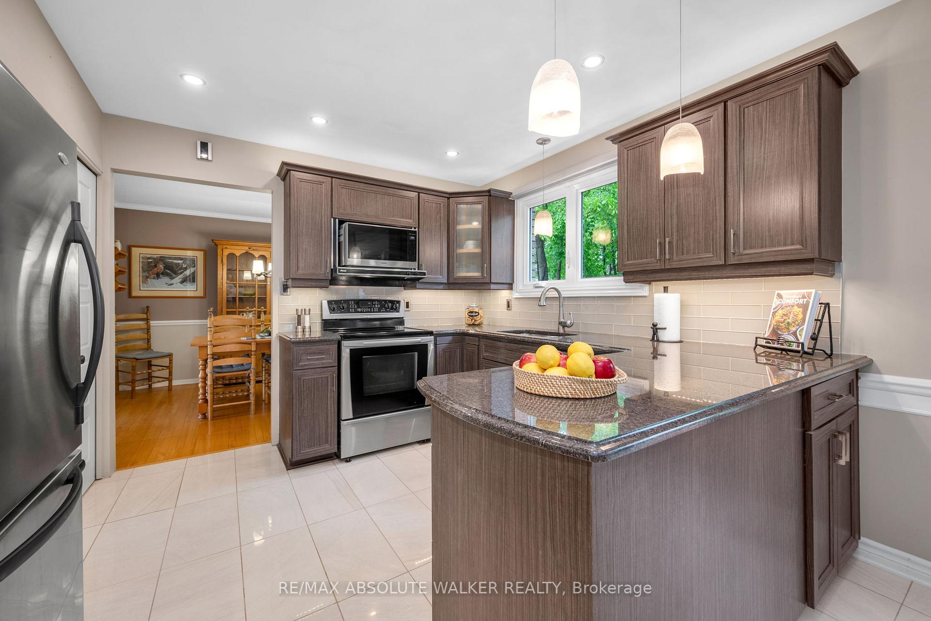 Photo 10 of 2372 Ogilvie Road, Ottawa, Beacon Hill North — HOMEH