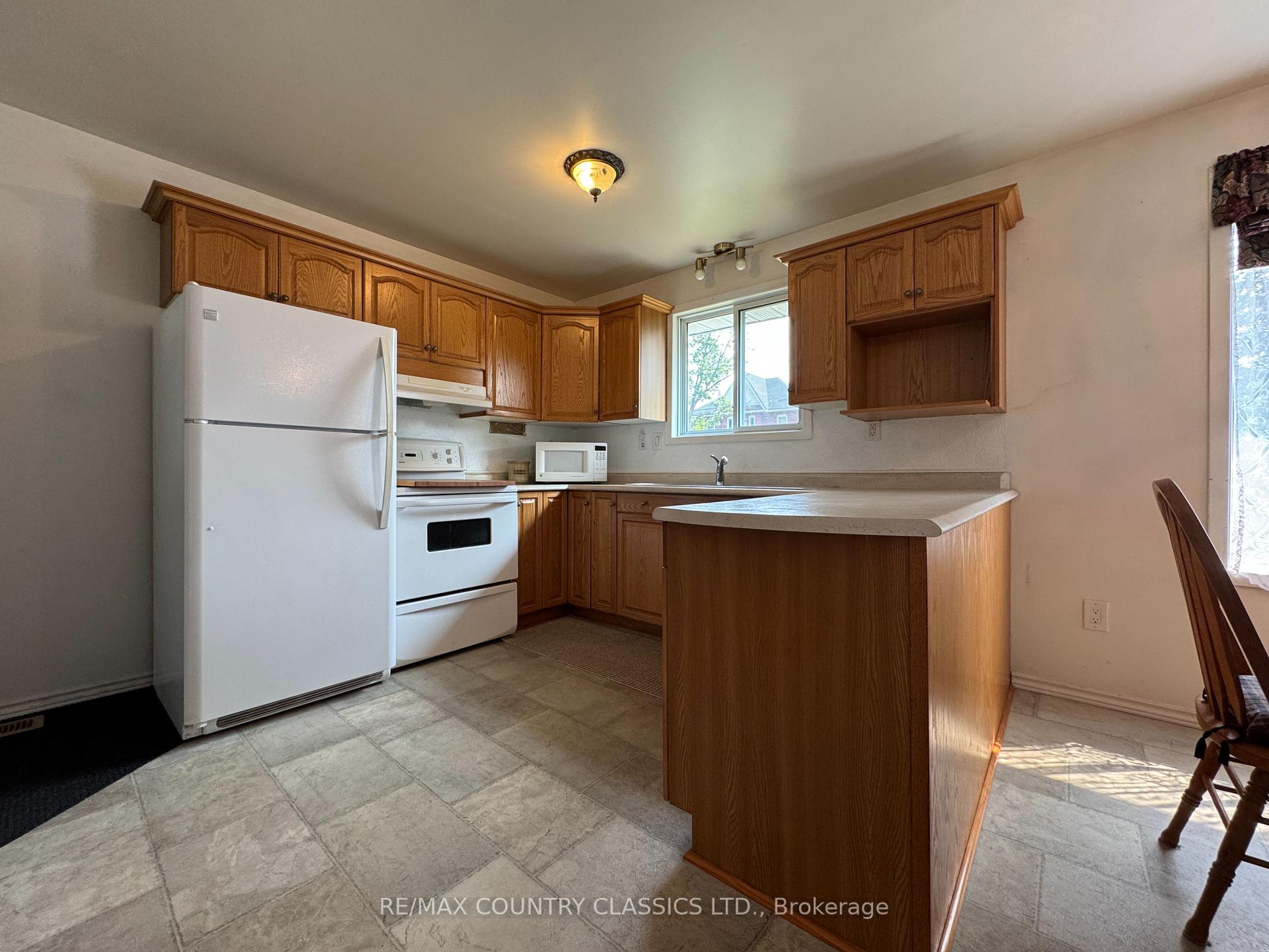 Photo 3 of 18 Sherbourne Street S, Bancroft, Bancroft Ward — HOMEH