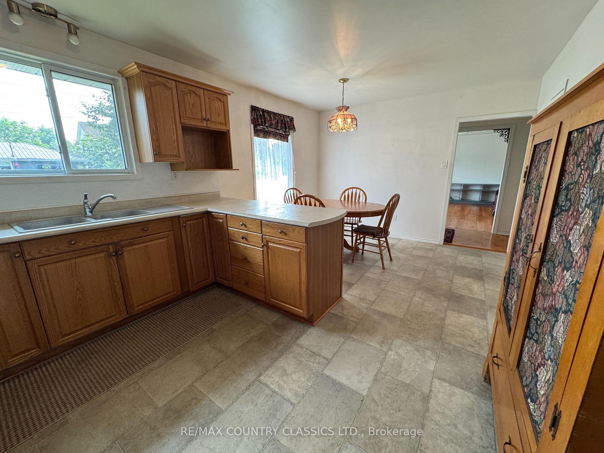 Photo 6 of 18 Sherbourne Street S, Bancroft, Bancroft Ward — HOMEH