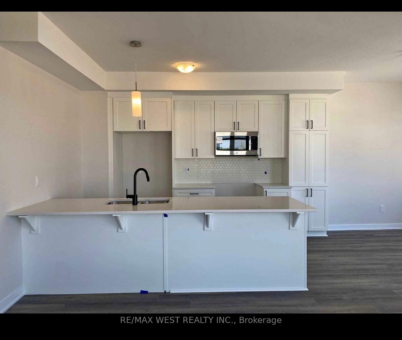 Photo 2 of 216 Tussock Private, Ottawa, Blossom Park/Kemp Park/Findlay Creek — HOMEH