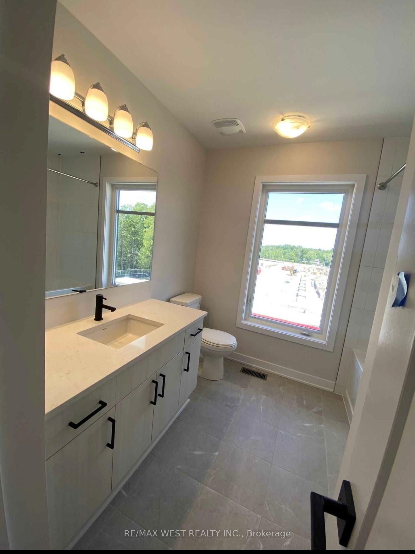 Photo 12 of 216 Tussock Private, Ottawa, Blossom Park/Kemp Park/Findlay Creek — HOMEH