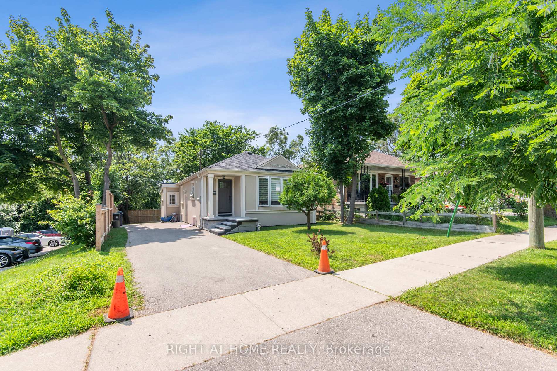 Photo 2 of 74 Westhead Road, Etobicoke, Alderwood — HOMEH