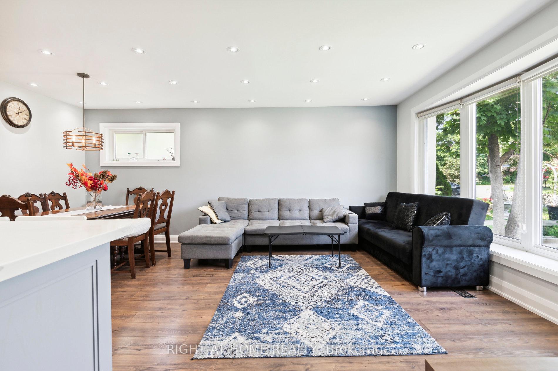 Photo 4 of 74 Westhead Road, Etobicoke, Alderwood — HOMEH