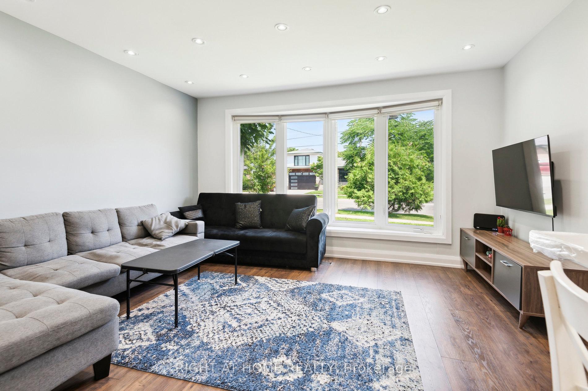 Photo 6 of 74 Westhead Road, Etobicoke, Alderwood — HOMEH