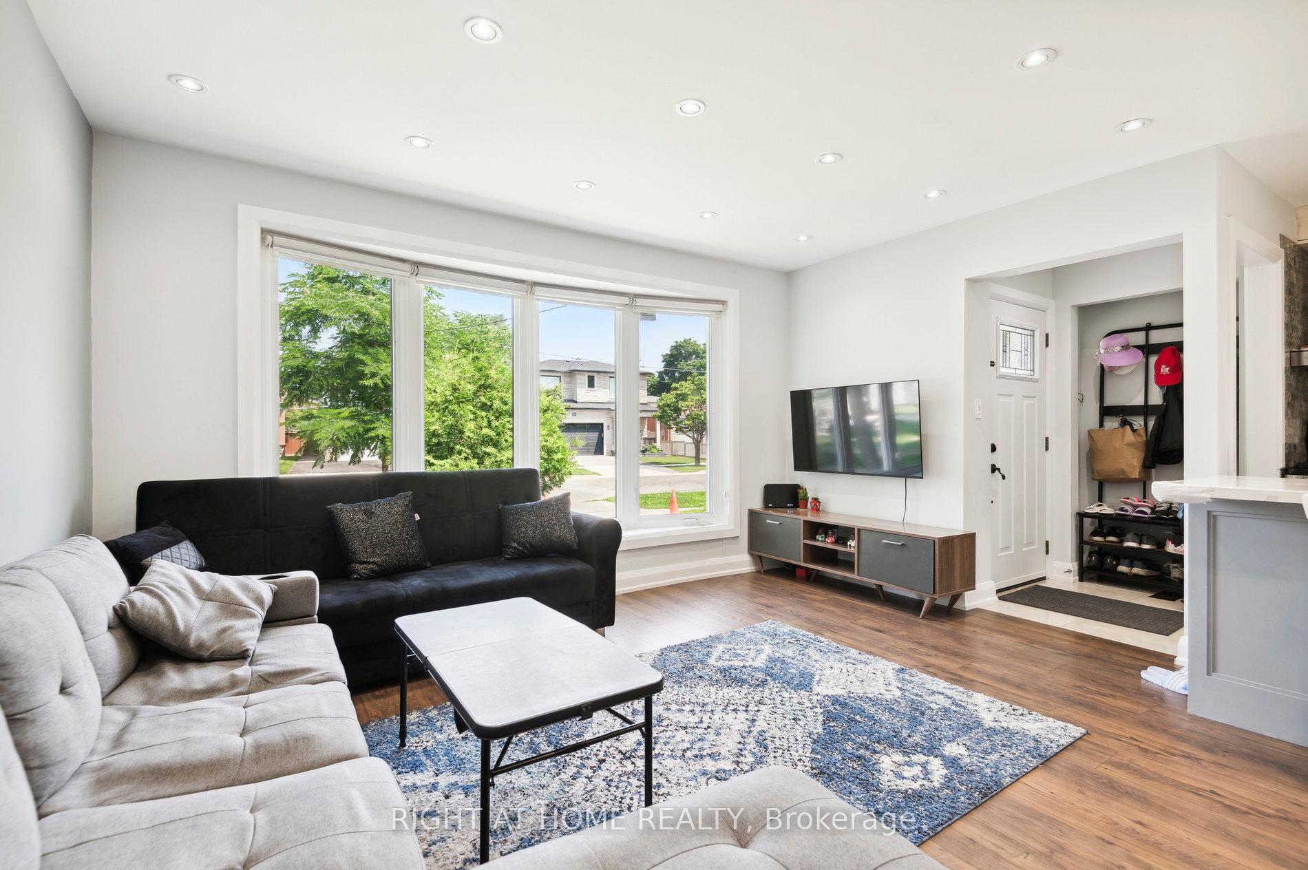 Photo 7 of 74 Westhead Road, Etobicoke, Alderwood — HOMEH
