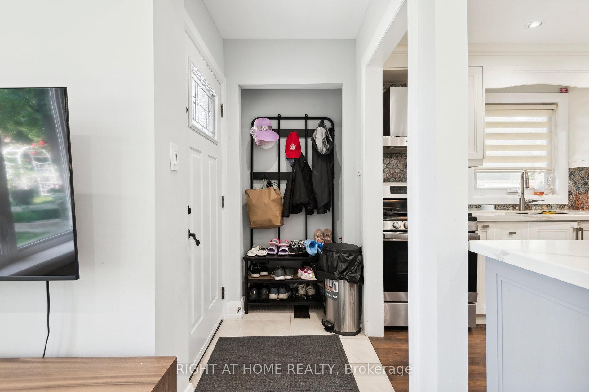 Photo 11 of 74 Westhead Road, Etobicoke, Alderwood — HOMEH