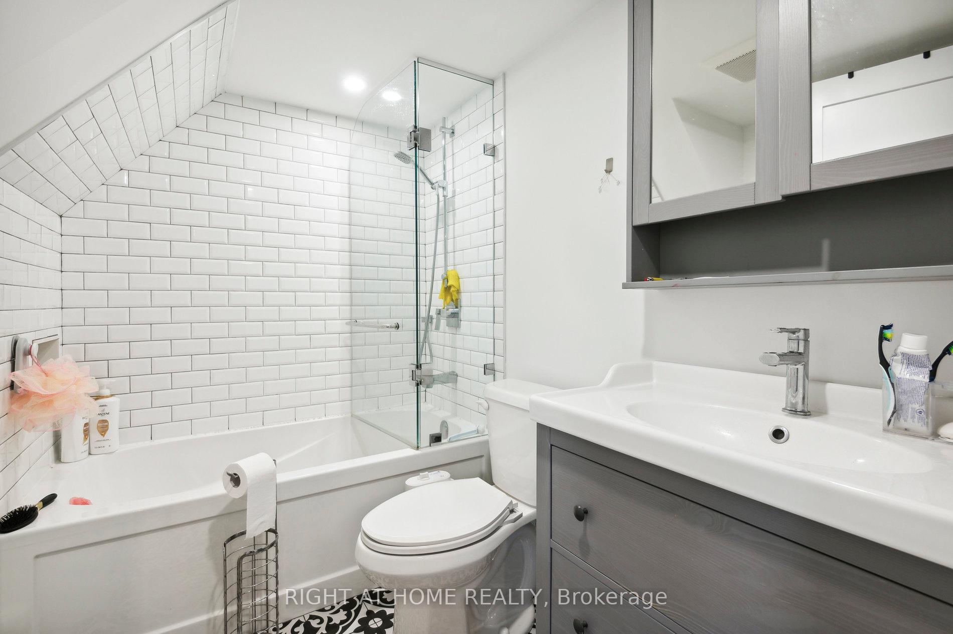 Photo 25 of 74 Westhead Road, Etobicoke, Alderwood — HOMEH