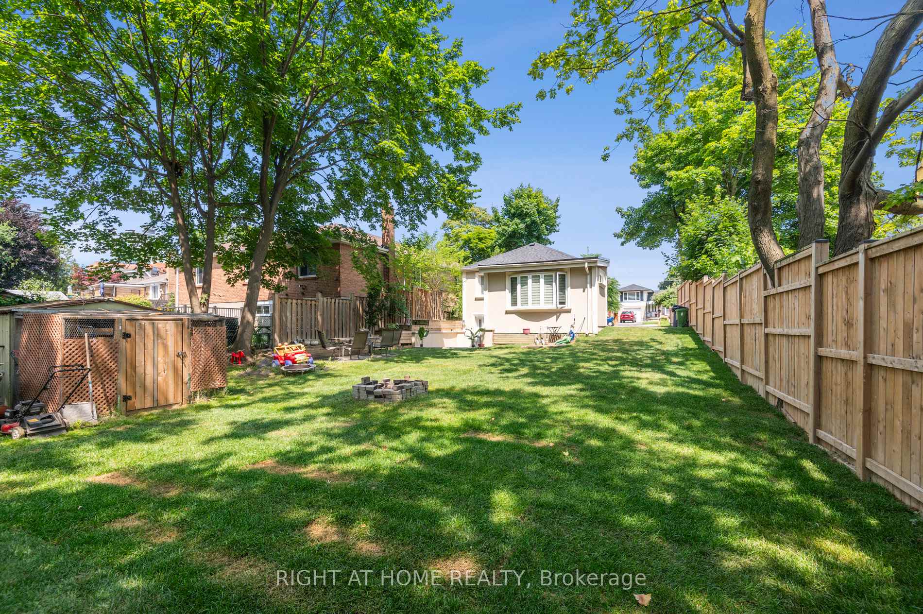 Photo 33 of 74 Westhead Road, Etobicoke, Alderwood — HOMEH