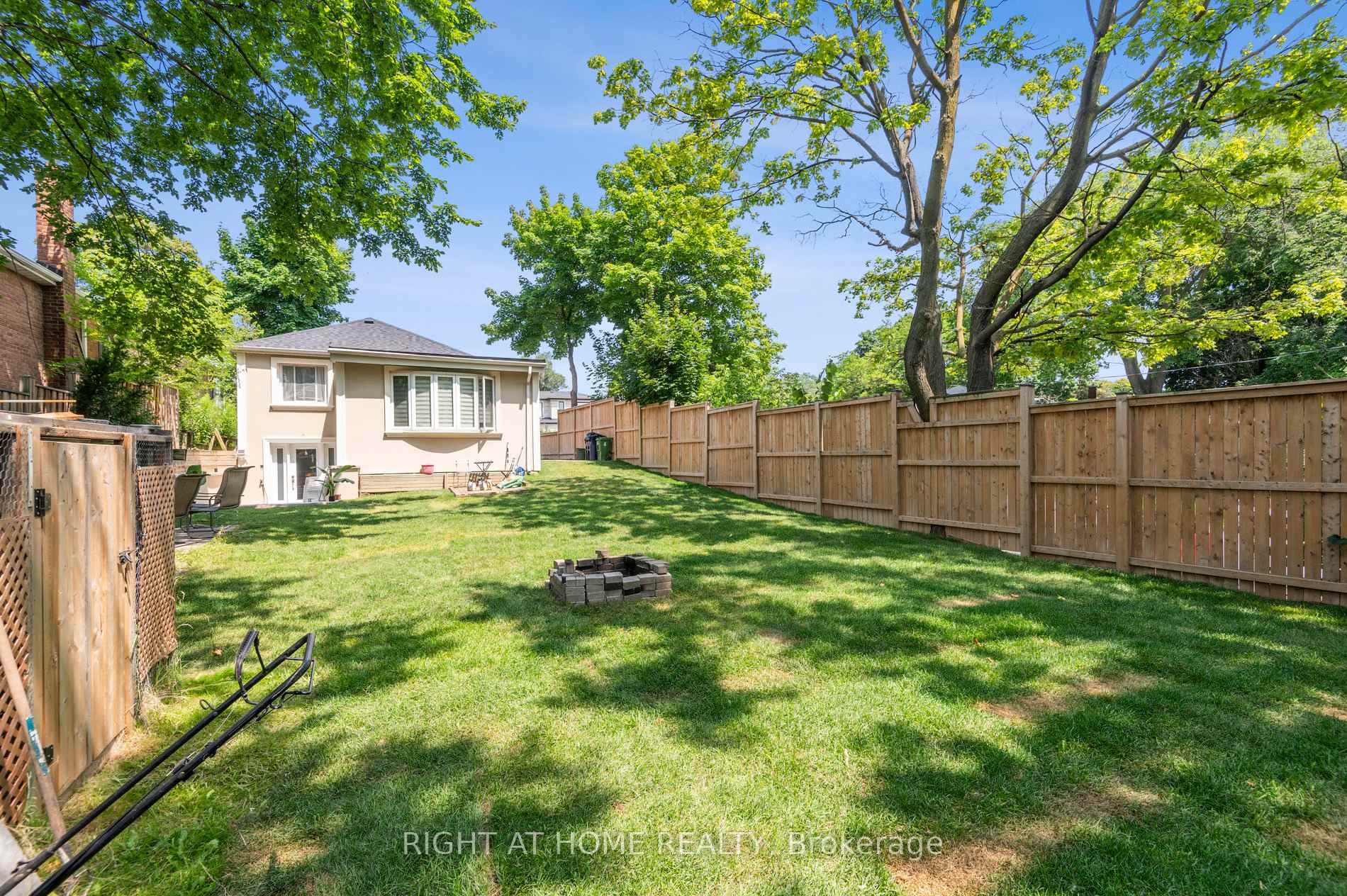 Photo 34 of 74 Westhead Road, Etobicoke, Alderwood — HOMEH