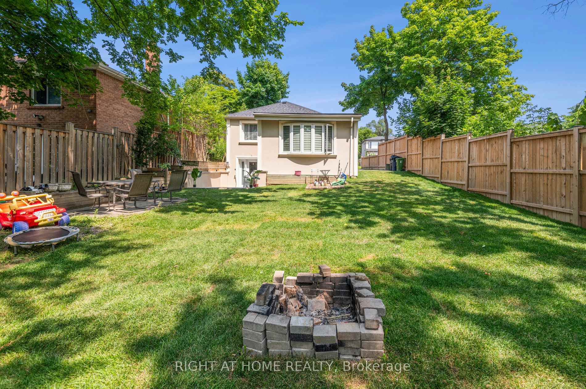 Photo 35 of 74 Westhead Road, Etobicoke, Alderwood — HOMEH