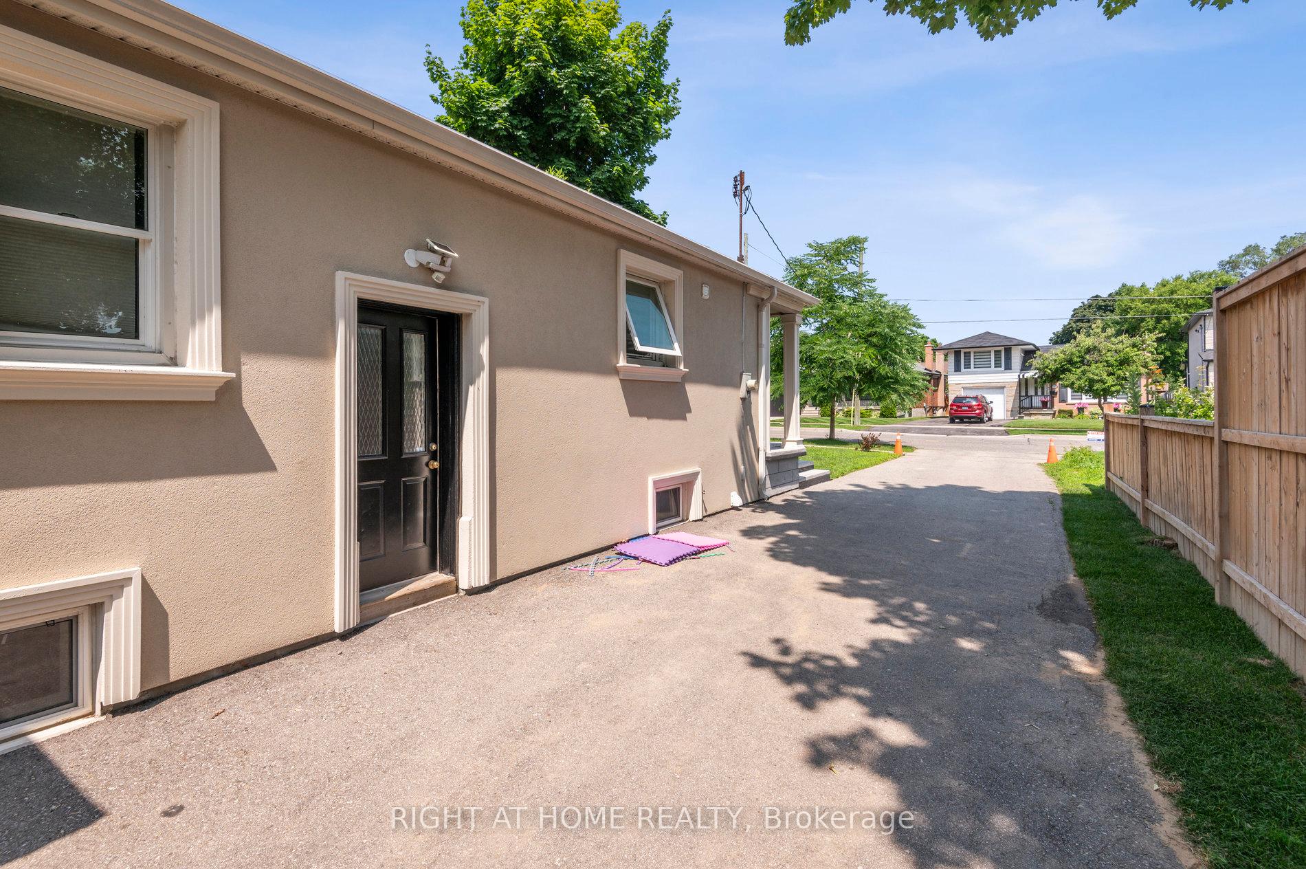 Photo 36 of 74 Westhead Road, Etobicoke, Alderwood — HOMEH