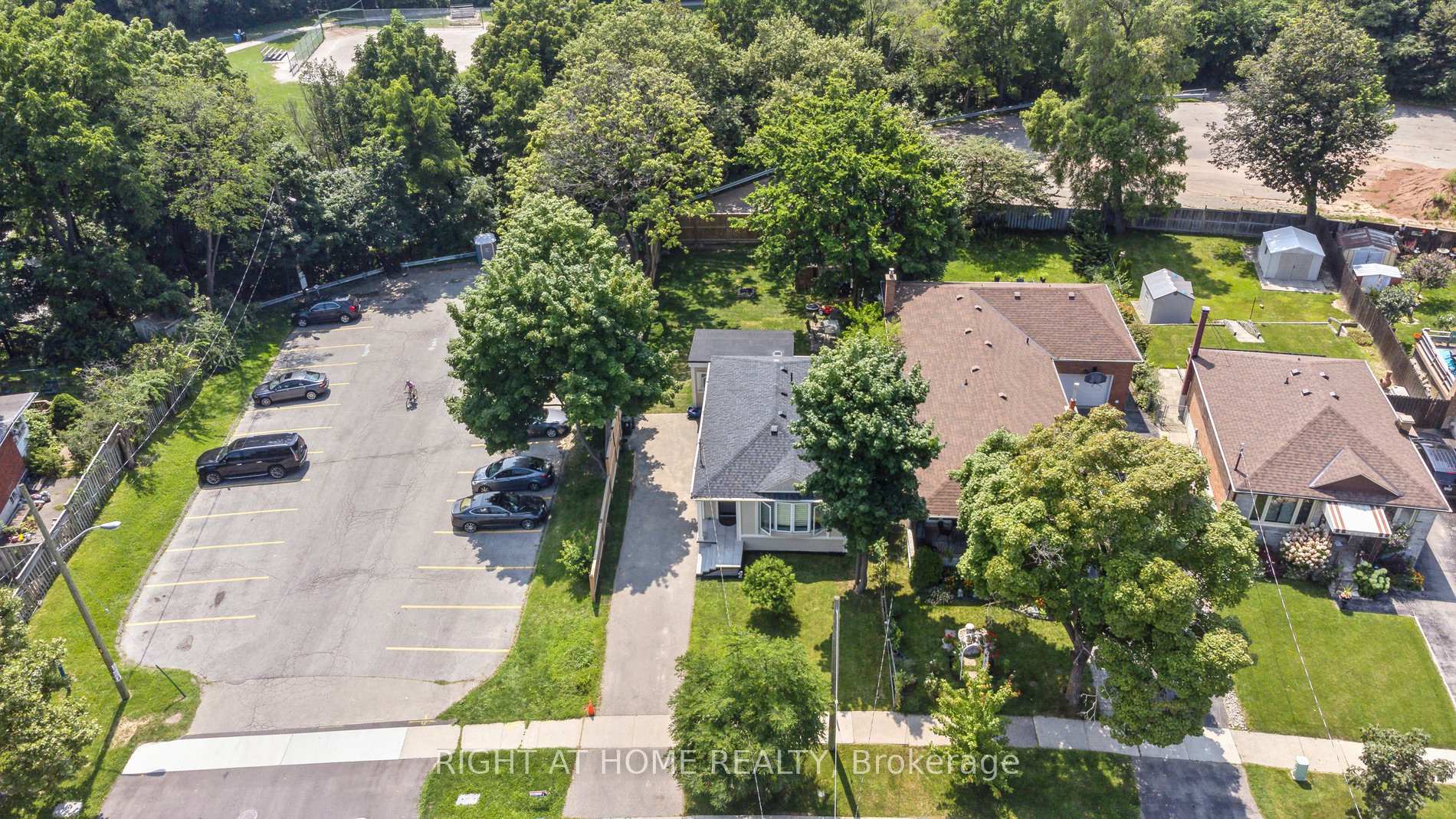 Photo 37 of 74 Westhead Road, Etobicoke, Alderwood — HOMEH