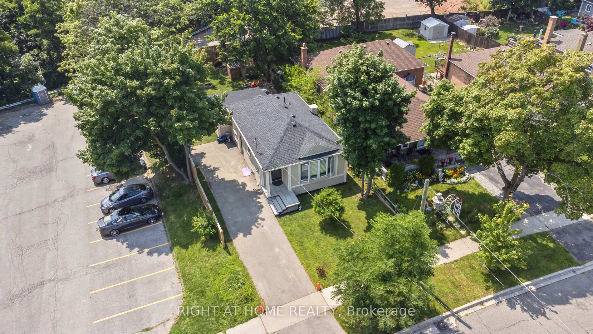 Photo 38 of 74 Westhead Road, Etobicoke, Alderwood — HOMEH