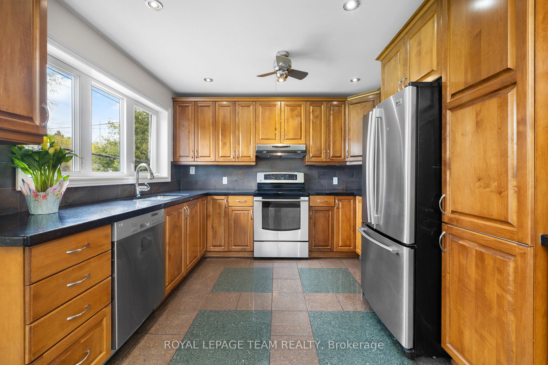 Photo 10 of 17 Cherrywood Drive, Ottawa, Arbeatha Park — HOMEH