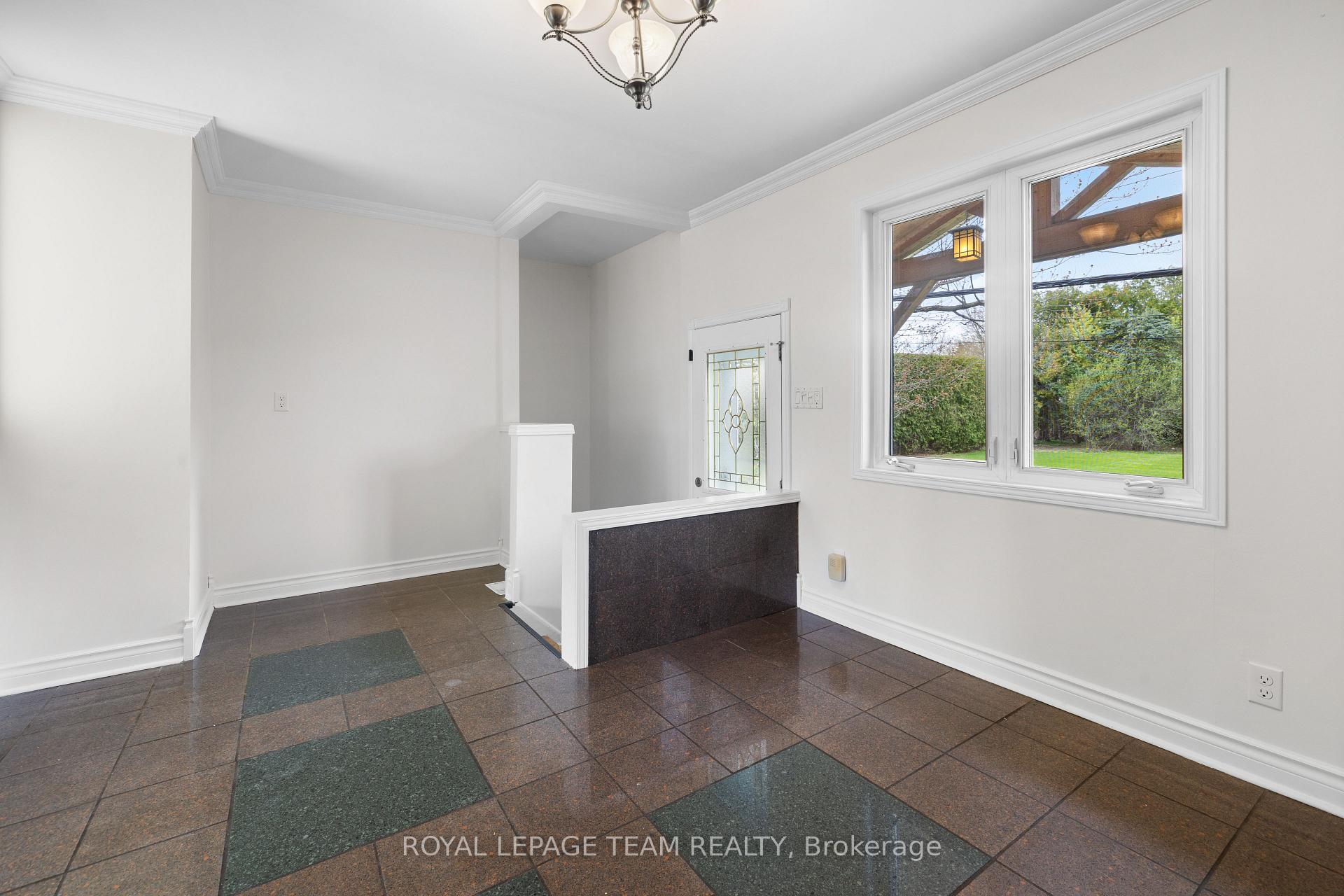 Photo 12 of 17 Cherrywood Drive, Ottawa, Arbeatha Park — HOMEH